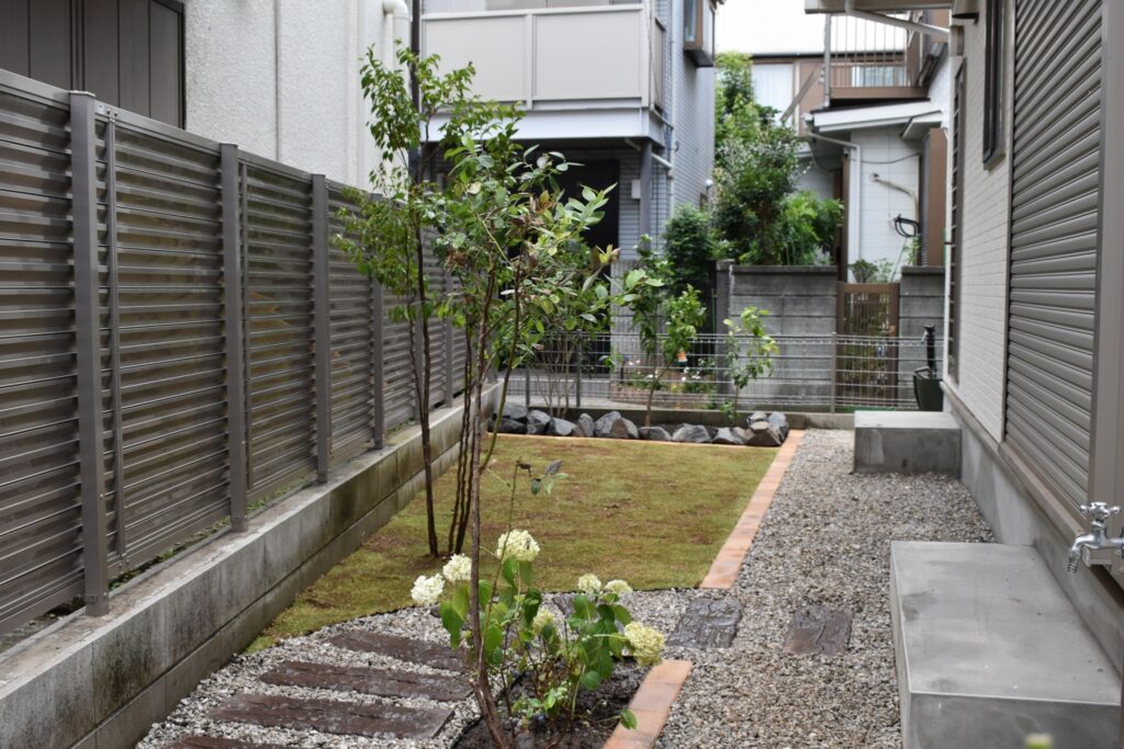 草加市　庭づくり３